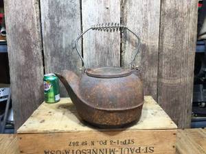 lot 59 image: Cast Iron Unmarked Kettle