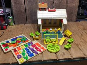 lot 69 image: Vintage Fisher Price Schoolhouse with Figures - 1971