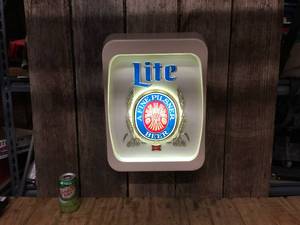 lot 82 image: Vintage Nice Miller Lite A Fine Pilsner Beer Light Up Sign