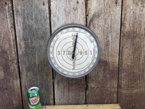 lot 98 image: Electric One Handed Clock