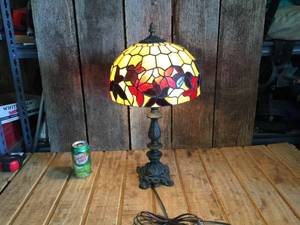 lot 99 image: Stained Glass Style Electric Lamp