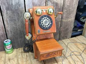 lot 102 image: Vintage Limited Edition Crosley Telephone