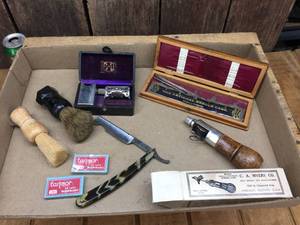 lot 101 image: Antique Shaving Razor - Sewing AWL