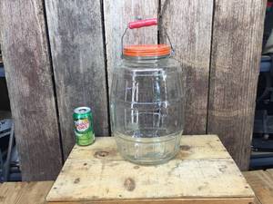 lot 104 image: Vintage Large Glass Pickel Jar
