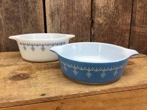 lot 110 image: 2 pc Pyrex BlueWhite Dishes