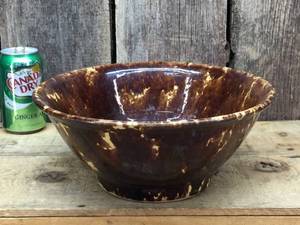 lot 112 image: Nifty Old Rockingham Brown Spongeware Bowl