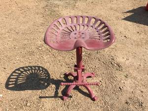 lot 161 image: Well Made - Heavy Duty Tractor Seat Stool