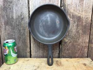 lot 118 image: Vintage BSR Cast Iron 6 Inch Skillet No. 5