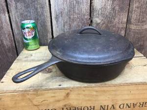 lot 122 image: Vintage BSR No. 8 Cast Iron Chicken Fryer with Lid