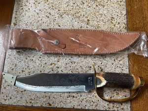 lot 1 image: Colt Model CT-801 D-Guard Bowie Knife With Etched Blade and Heavy Duty Sheath