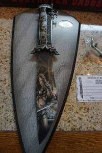 lot 5 image: United Cutlery Model UC2694 Heavy Metal Destroyer Dagger