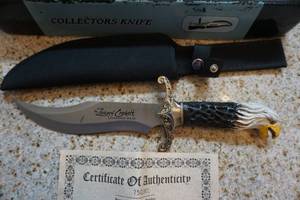 lot 11 image: The Zachary Crockett Signature Series Eagle Handle Themed Hunting Knife
