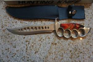 lot 12 image: The Zachary Crockett Signature Series Model 42507 Hunting Knife