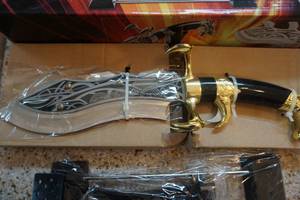 lot 17 image: Master Cutlery Tom Anderson Model TA -75G Dragon Claw Display Knife