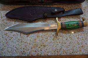 lot 20 image: Timber Rattler Model TR122 Emerald Sands Scimitar Bowie Knife