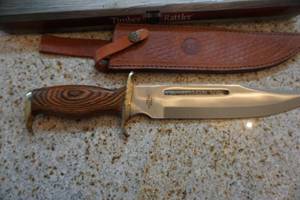 lot 21 image: Timber Rattler Model TR88 Jungle Fury Bowie Knife