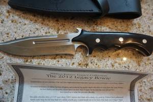 lot 25 image: Hibben Model GH5027 Legacy Combat Fighter Bowie Knife