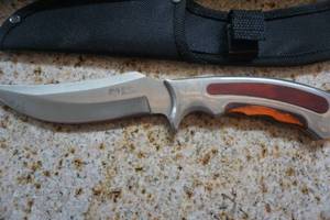 lot 29 image: Ridge Runner Model 17RR496 Executive Fixed Blade Wooden Handle Knife
