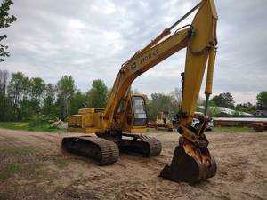 lot 2 image: John Deere 690 D-LC Excavator