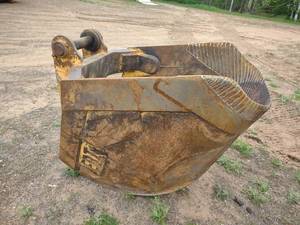 lot 3 image: 36 Sand Bucket