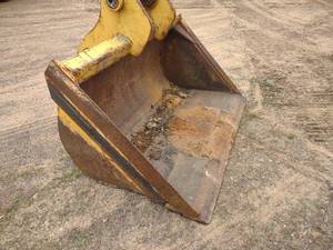 lot 4 image: 60 Trenching Bucket