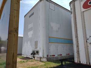 lot 12 image: 2000 Strick Semi Trailer
