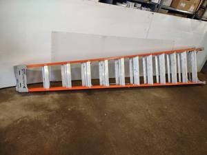 lot 74 image: Louisville Shox 12 Fiberglass Step ...