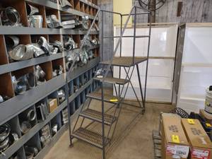 lot 77 image: Tri-Arc Rolling Ladder, 50 Platfor...