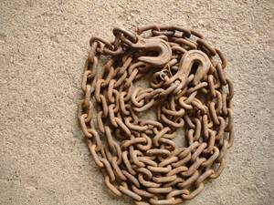 lot 108 image: Log Chain, 38x159...