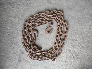 lot 109 image: Log Chain, 38x159...