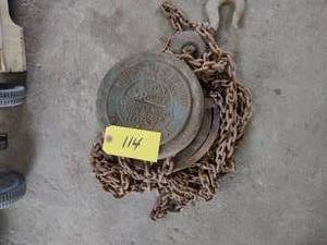 lot 114 image: Wright 1 Ton Chain Hoist...