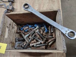 lot 125 image: T-Bolts & Wrench with Hires Rootbee...