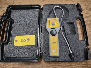 lot 205 image: UEI CD200 Hand Held Combusible Gas ...