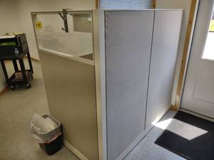 lot 467 image: Office Cubicle 89x39x65, Desk 66x72...