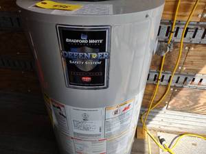 lot 498 image: Water Heater, 40 Gallon, Used, Work...
