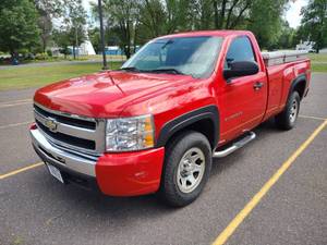 lot 8 image: 2010 Chevrolet Silverado LS
