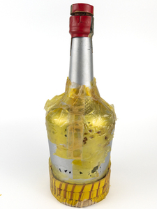 lot 111 image: Vintage Cremas Finas Bottle From Cuba.