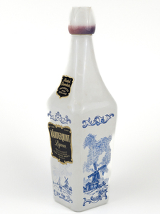 lot 112 image: Vandermint liqueur Bottle, white bottle with blue design, empty.
