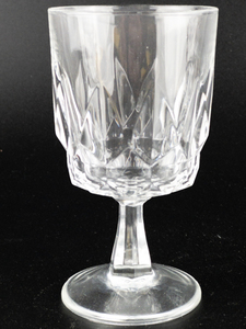 lot 154 image: Pair of water Goblets ARCOROC Artic 5 34in & an Unknown Maker