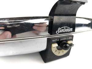 lot 259 image: SUNBEAM CG-1 Waffle Iron and Sandwich Maker - Missing Waffle Grids