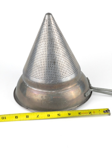 lot 265 image: VINTAGE TACUCO Wear-Ever #467 Aluminum ColanderStrainer