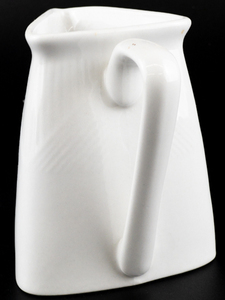 lot 281 image: Oneida Casual Settings, Stratosphere 4 14in Creamer