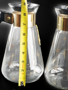 lot 302 image: Pair of Pyrex Constellation 8 12in Carafes