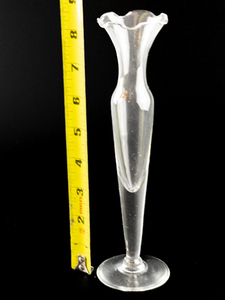 lot 305 image: Crimped Rim Bud Vase 8 12in Approx