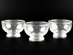 lot 322 image: Set of Three 3 12in Fruit Bowls