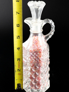 lot 330 image: Wexford Clear Glass Cruet by Anchor Hocking with Pink Granules - Salt