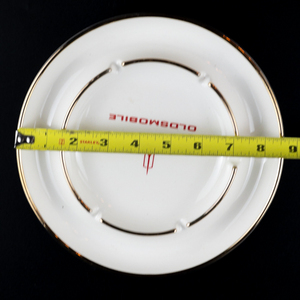 lot 333 image: Vintage Oldsmobile Ceramic Ashtray 8 12in