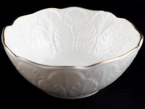 lot 340 image: LENOX Greenfield Collection Bob Bon 4 12 in
