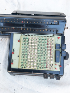 lot 28 image: VINTAGE Monroe High Speed Adding Calculator Model 1 - Circa 1930s - Untested