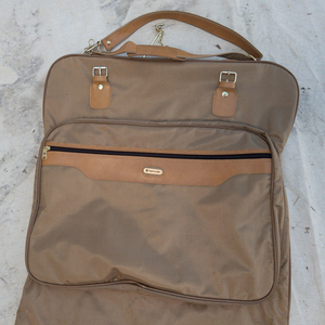 lot 35 image: VINTAGE SAMSONITE Mens Suit Carrier Garment Bag Folding
